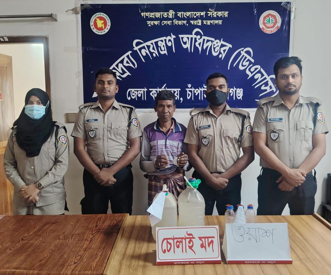 গোমস্তাপুরে ডিএনসি’র অভিযান: ১০০ লিটার ওয়াশ ও চোলাইমদ উদ্ধার