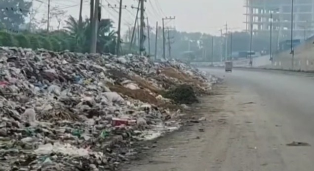 কালিয়াকৈরে বর্জ্য সংকট, মহাসড়কের পাশে ময়লায় নাকাল জনজীবন